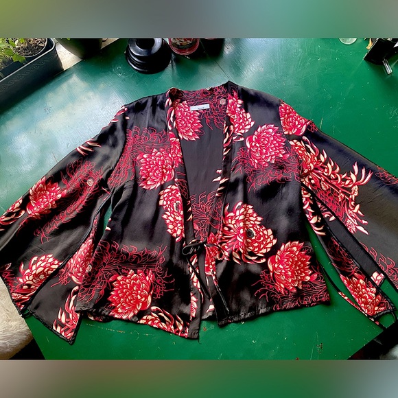Vintage Silk Short Kimono - Picture 2 of 13